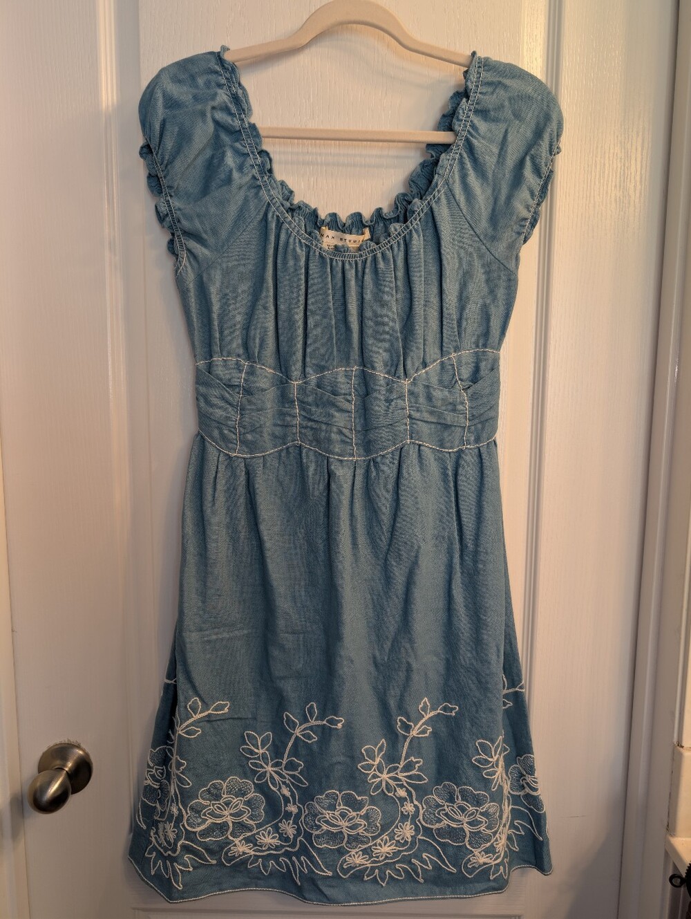 Max Studio Chambray Floral Embroidered Dress Sz Medium